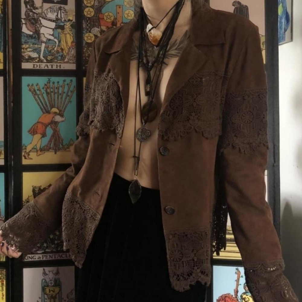 Insane deadstock brown suede blazer with crochet details